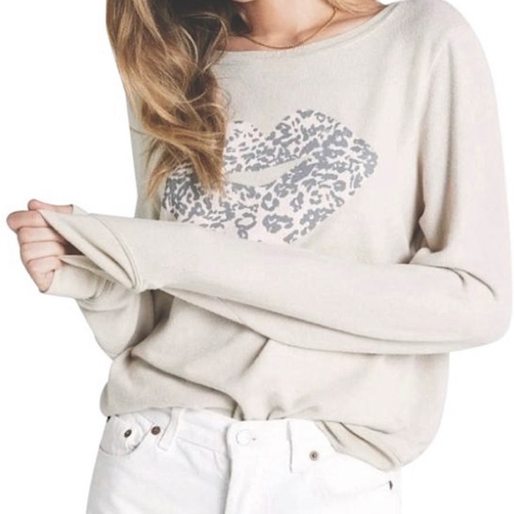 wild fox kiss lips crewneck healthier cream